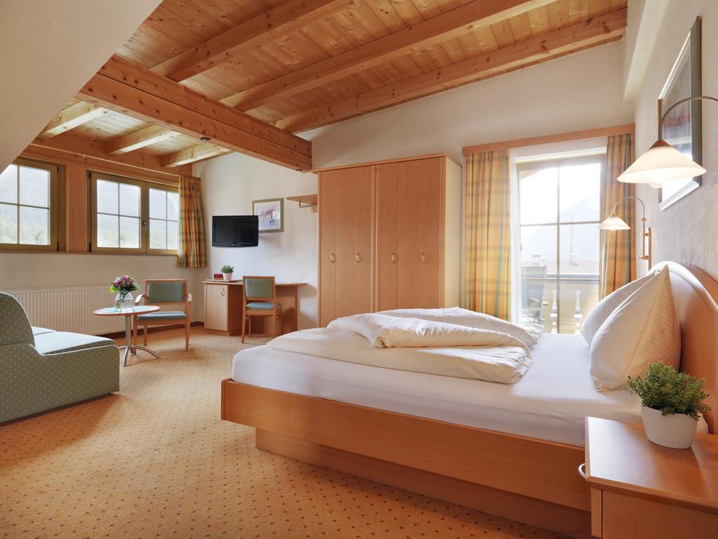 Hotel Stern Ehrwald Quarto foto